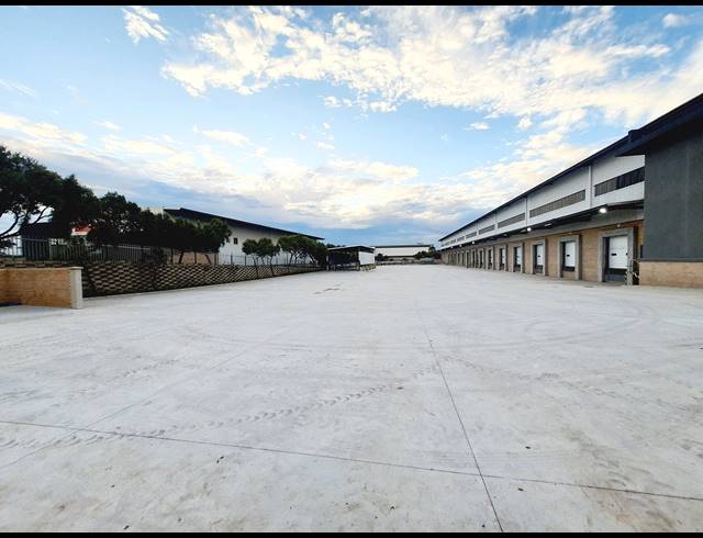7,821M² WAREHOUSE TO LET IN KOSMOSDAL